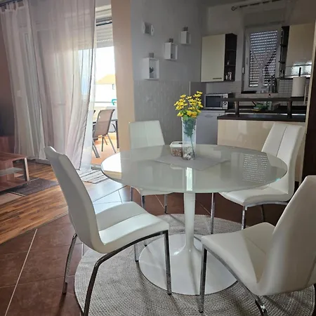 Luka アパート Pakoštane