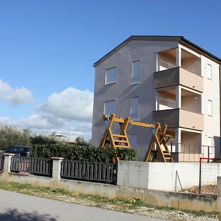 Luka * Pakoštane
