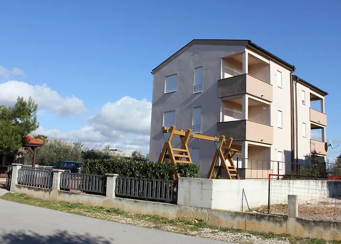 Luka * Pakoštane